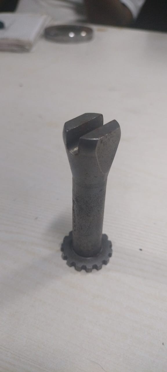 Cardan shaft component with a forked slot and toothed end